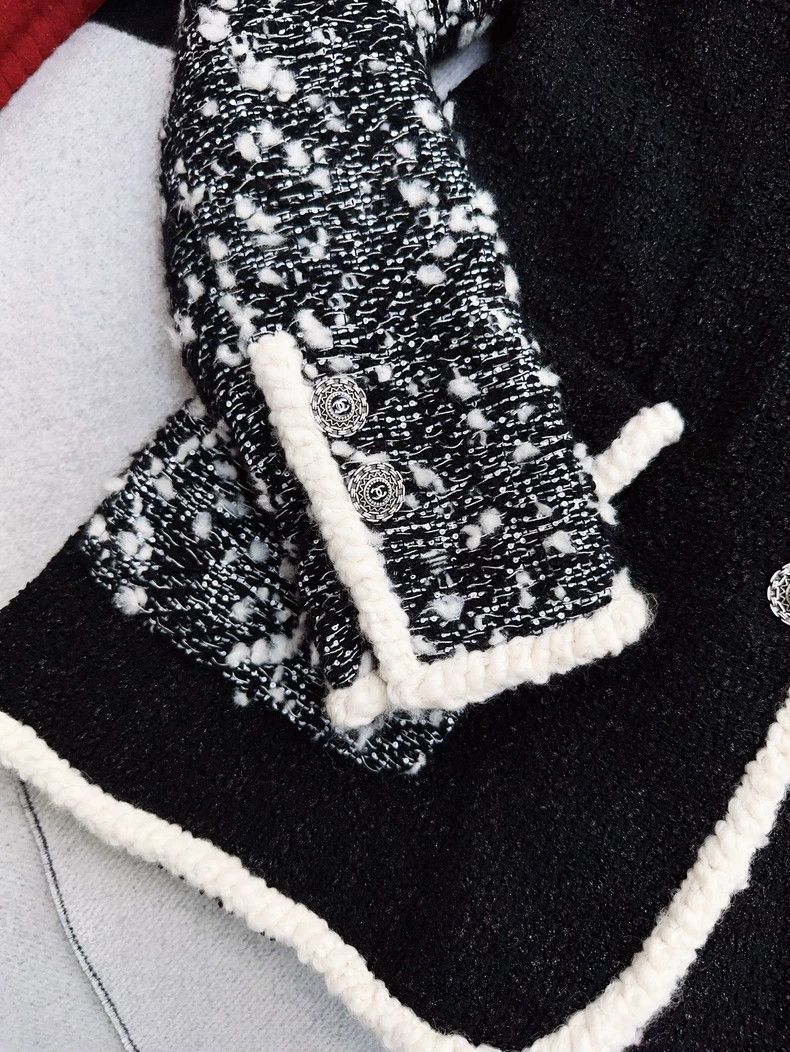 Chanel Chanel Black and White Boucle Jacket Size S / US 4 / IT 40 - 3 Thumbnail