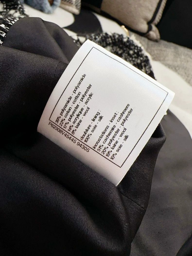 Chanel Chanel Black and White Boucle Jacket Size S / US 4 / IT 40 - 6 Thumbnail