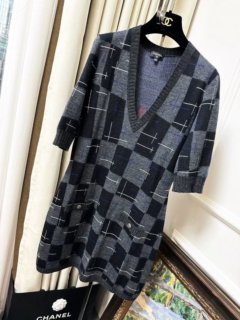 Chanel Gray Knit Dress by Chanel 21B Size M / US 6-8 / IT 42-44 - 2 Thumbnail