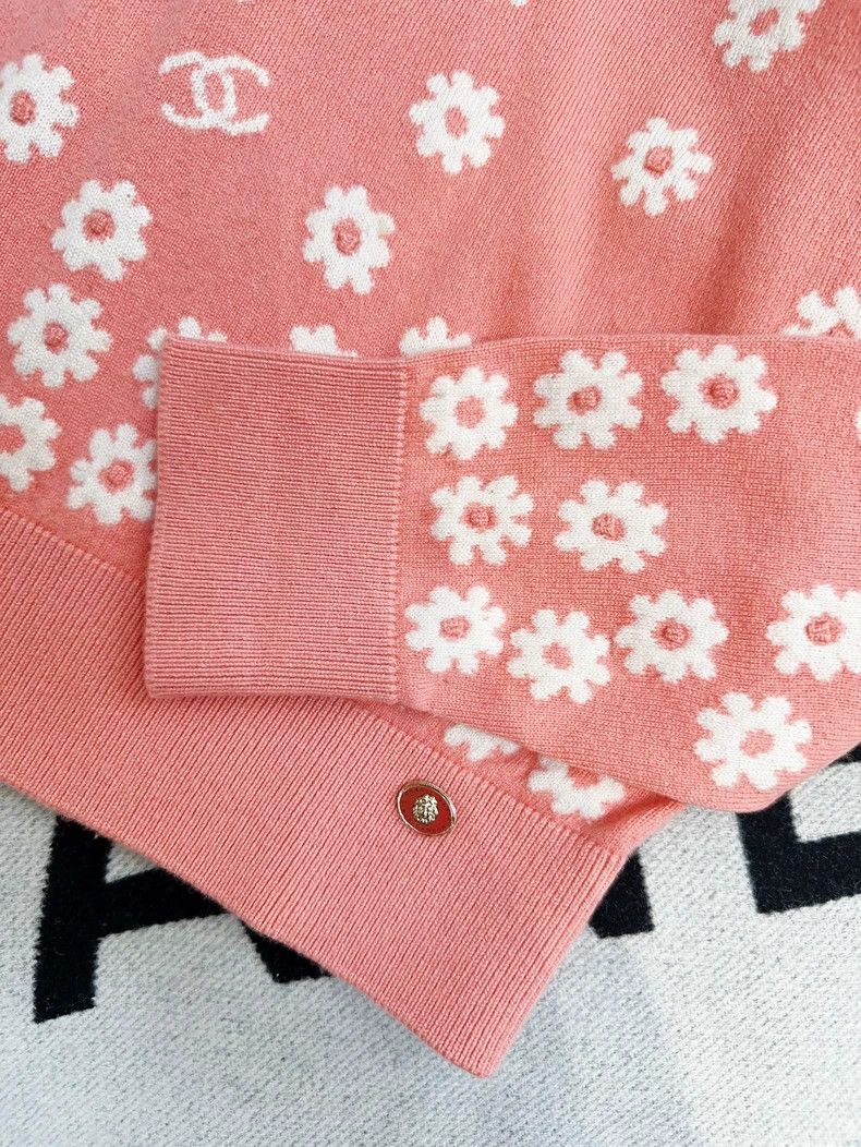 Chanel Chanel Pink Daisy Pattern Cashmere Sweater Size L / US 10 / IT 46 - 3 Thumbnail