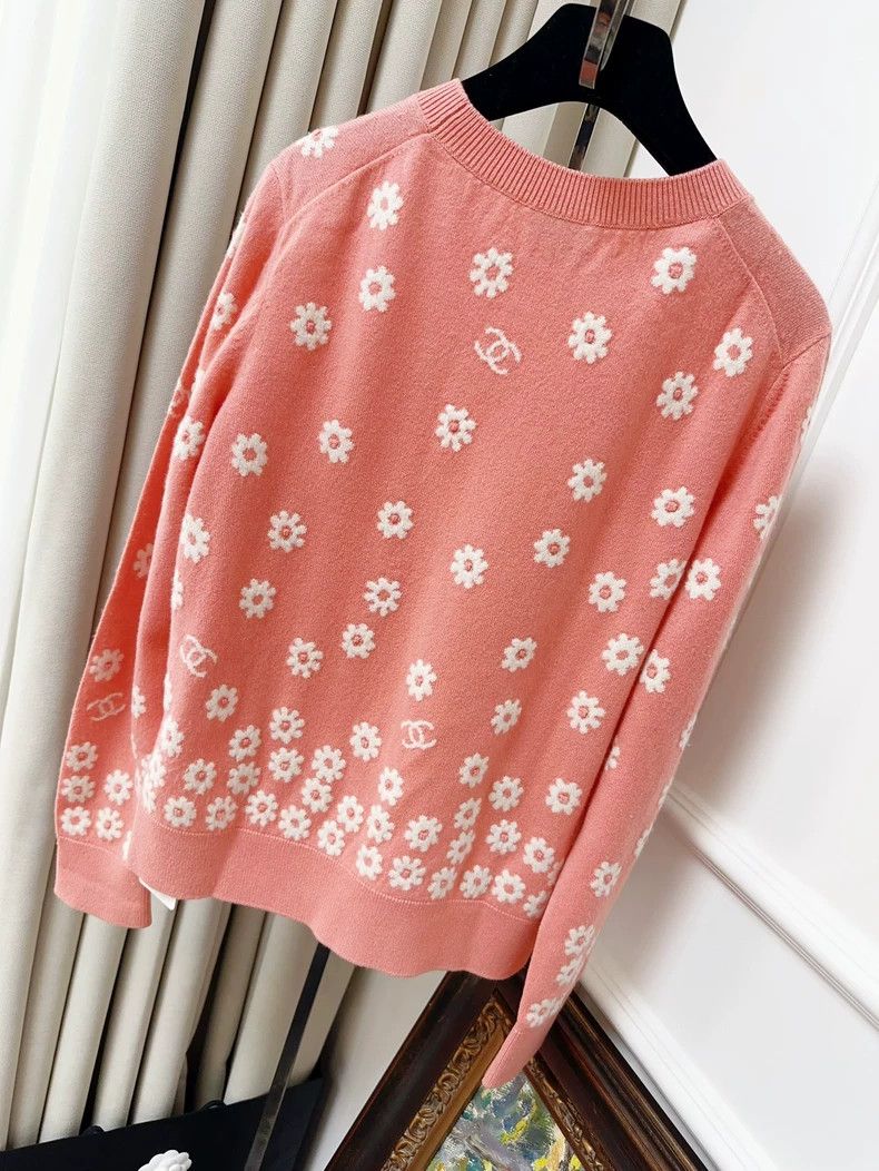 Chanel Chanel Pink Daisy Pattern Cashmere Sweater Size L / US 10 / IT 46 - 2 Thumbnail