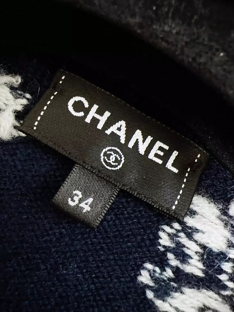 Chanel Chanel Navy Blue Knitted Cardigan with Pink Details Size S / US 4 / IT 40 - 7 Thumbnail