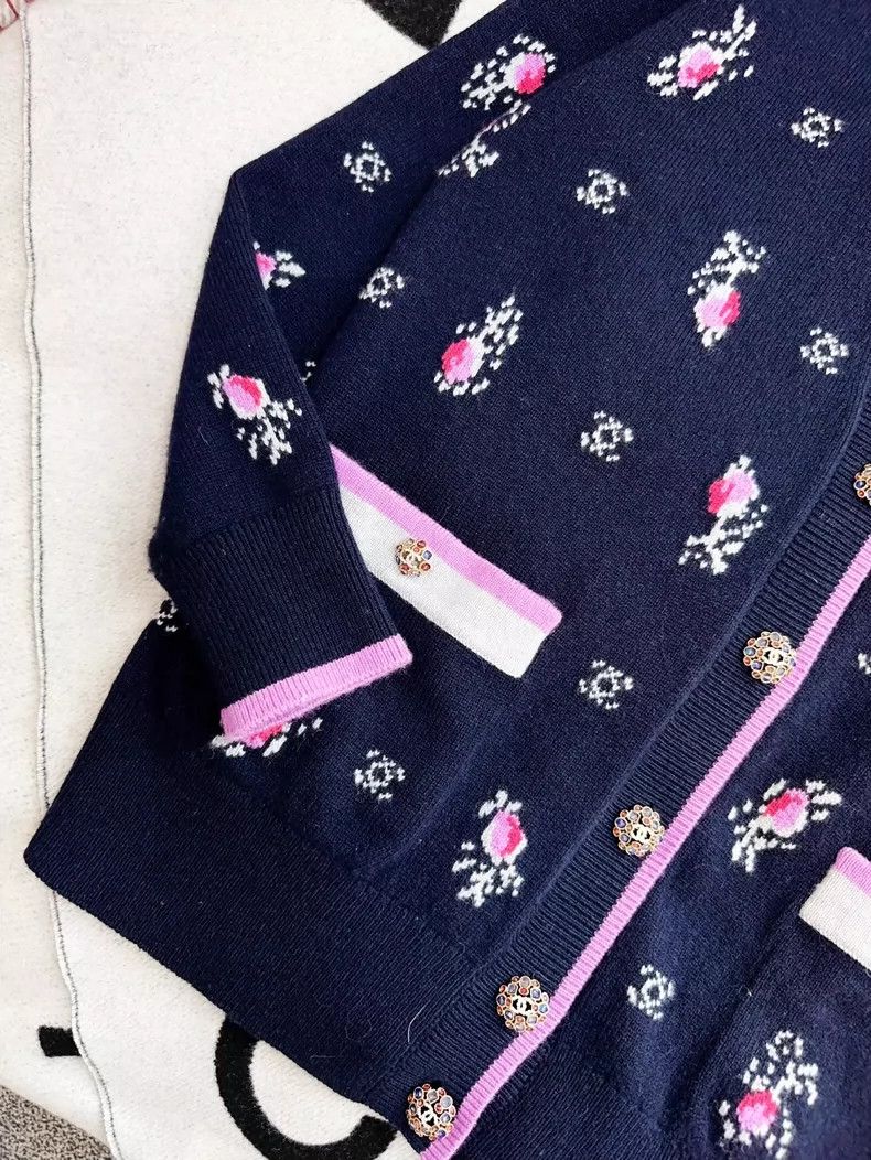 Chanel Chanel Navy Blue Knitted Cardigan with Pink Details Size S / US 4 / IT 40 - 3 Thumbnail