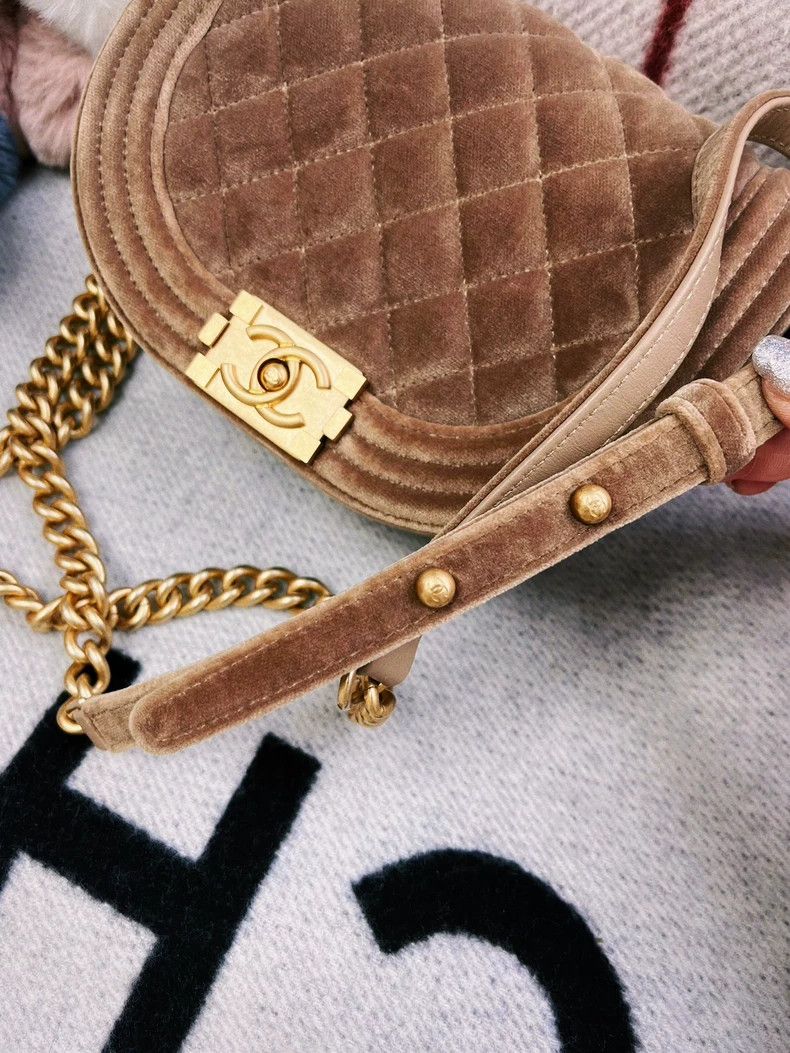 Chanel Chanel Quilted Velvet Brown Crossbody Bag Size ONE SIZE - 7 Thumbnail