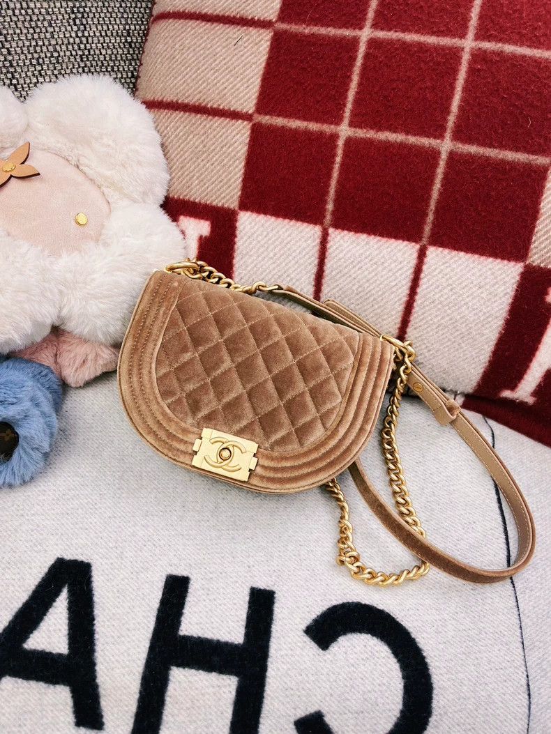 Chanel Chanel Quilted Velvet Brown Crossbody Bag Size ONE SIZE - 8 Thumbnail