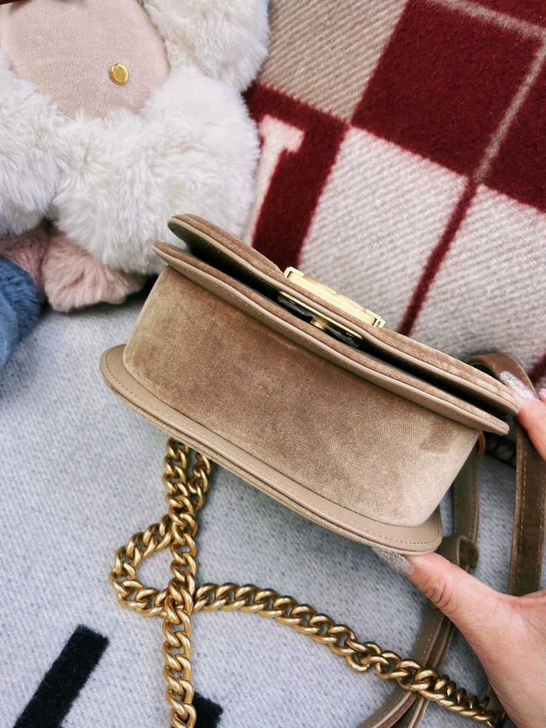 Chanel Chanel Quilted Velvet Brown Crossbody Bag Size ONE SIZE - 3 Thumbnail