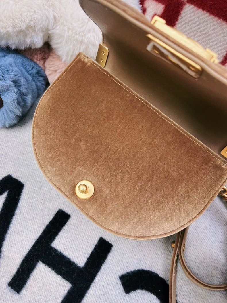 Chanel Chanel Quilted Velvet Brown Crossbody Bag Size ONE SIZE - 5 Thumbnail