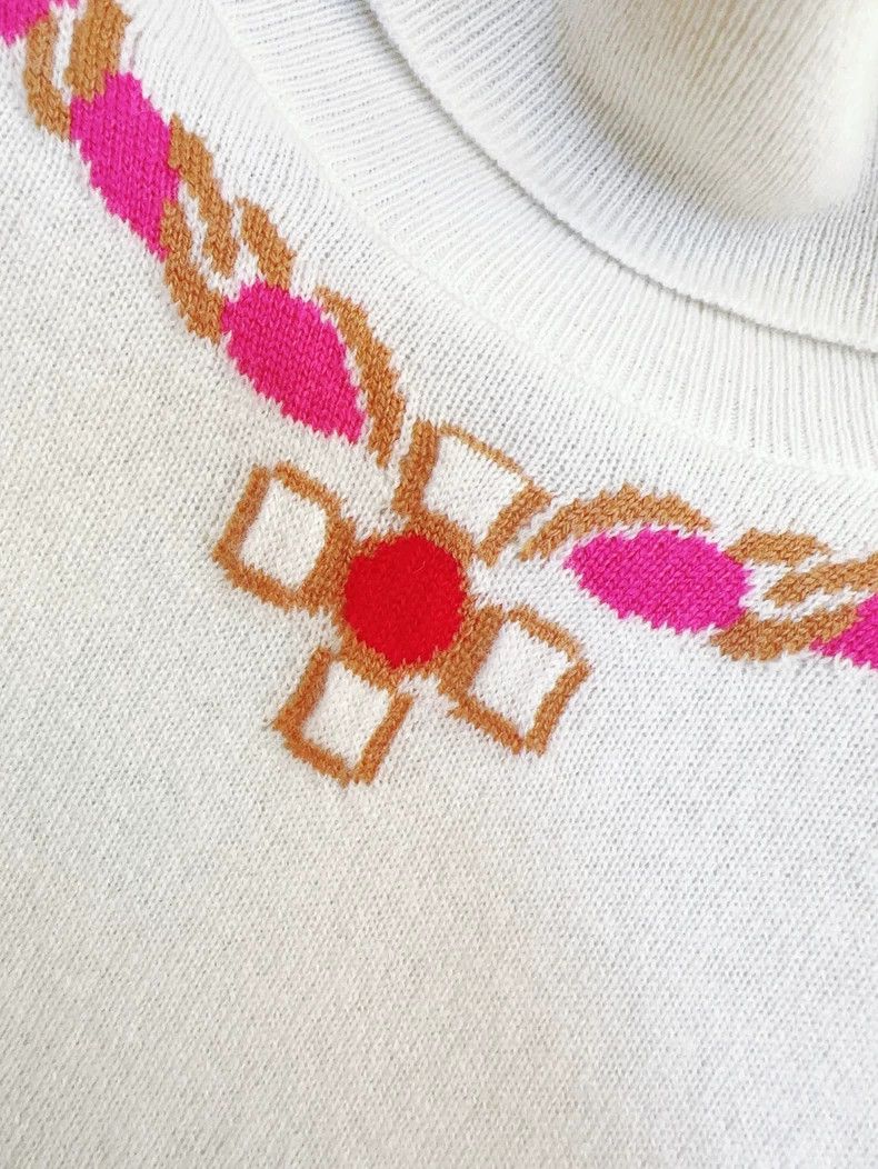 Chanel Chanel White Pink Gem Knit Turtleneck Top Size XS / US 0-2 / IT 36-38 - 5 Thumbnail
