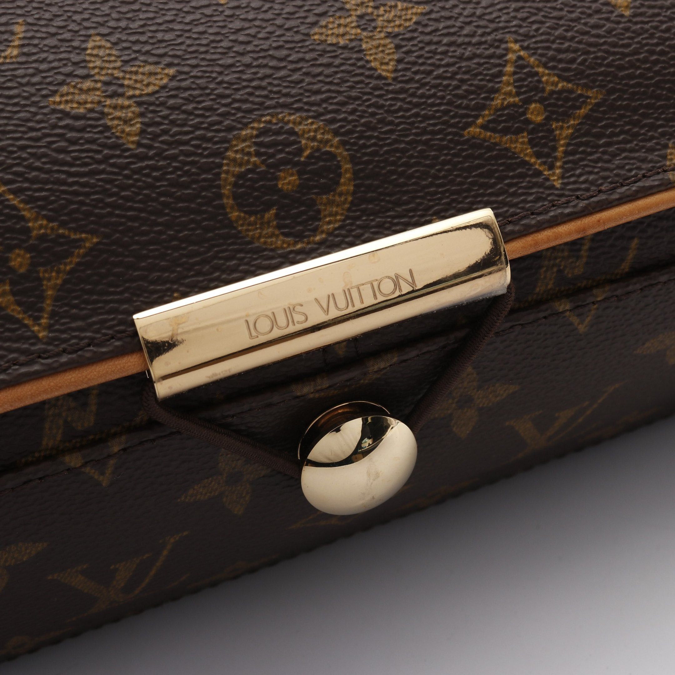 Louis Vuitton Louis Vuitton Aves Monogram Shoulder Bag Leather Brown Size ONE SIZE - 8 Thumbnail