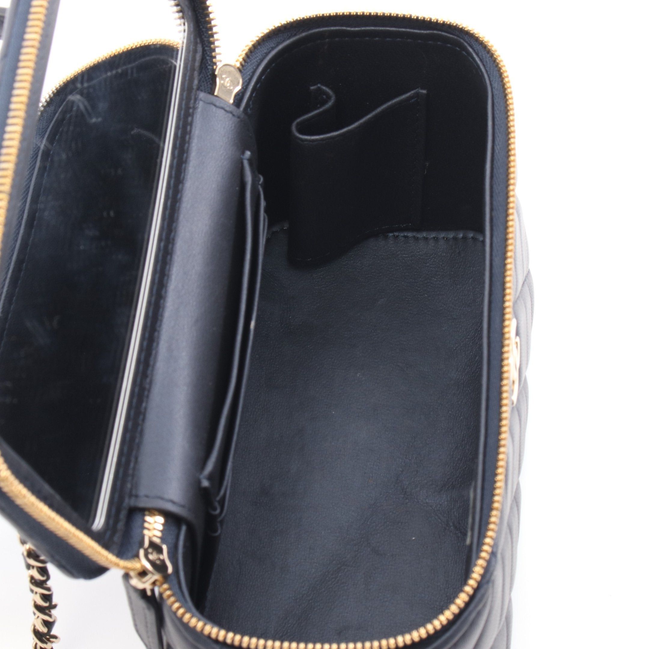 Chanel Chanel Matelasse Vanity Bag Chain Shoulder Leather Navy Gold Hardware Size ONE SIZE - 3 Thumbnail