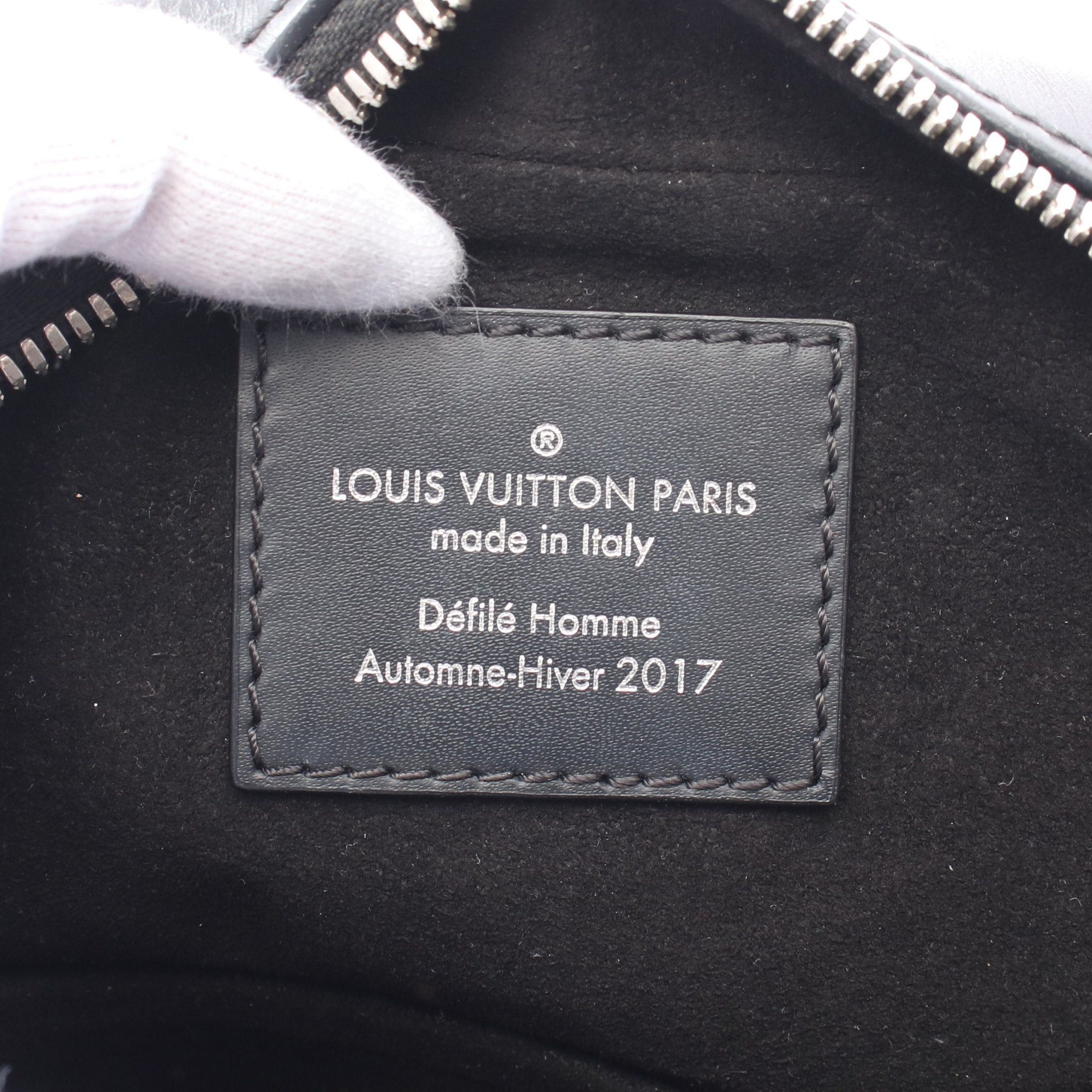Louis Vuitton Louis Vuitton Louis Vuitton * Supreme Danube Pm Epi Noir Shoulder Bag Leather Black Size ONE SIZE - 4 Thumbnail