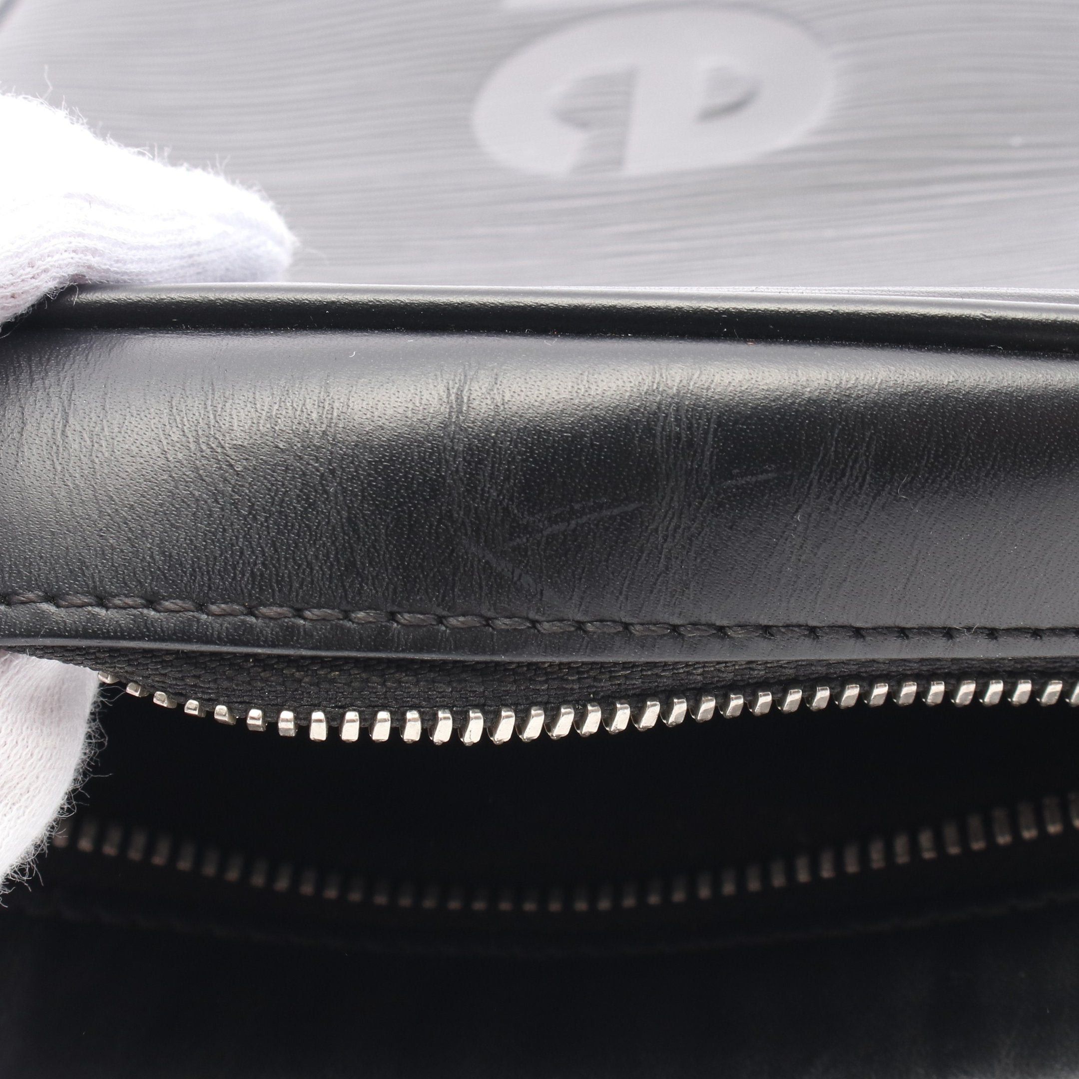Louis Vuitton Louis Vuitton Louis Vuitton * Supreme Danube Pm Epi Noir Shoulder Bag Leather Black Size ONE SIZE - 7 Thumbnail