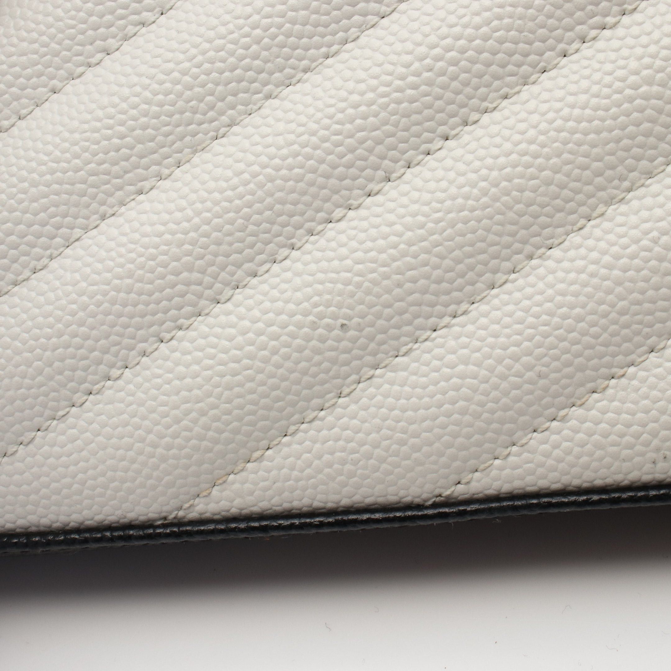 Yves Saint Laurent Yves Saint Laurent Cassandra Classic Chain Wallet Leather Off White Black Size ONE SIZE - 8 Thumbnail