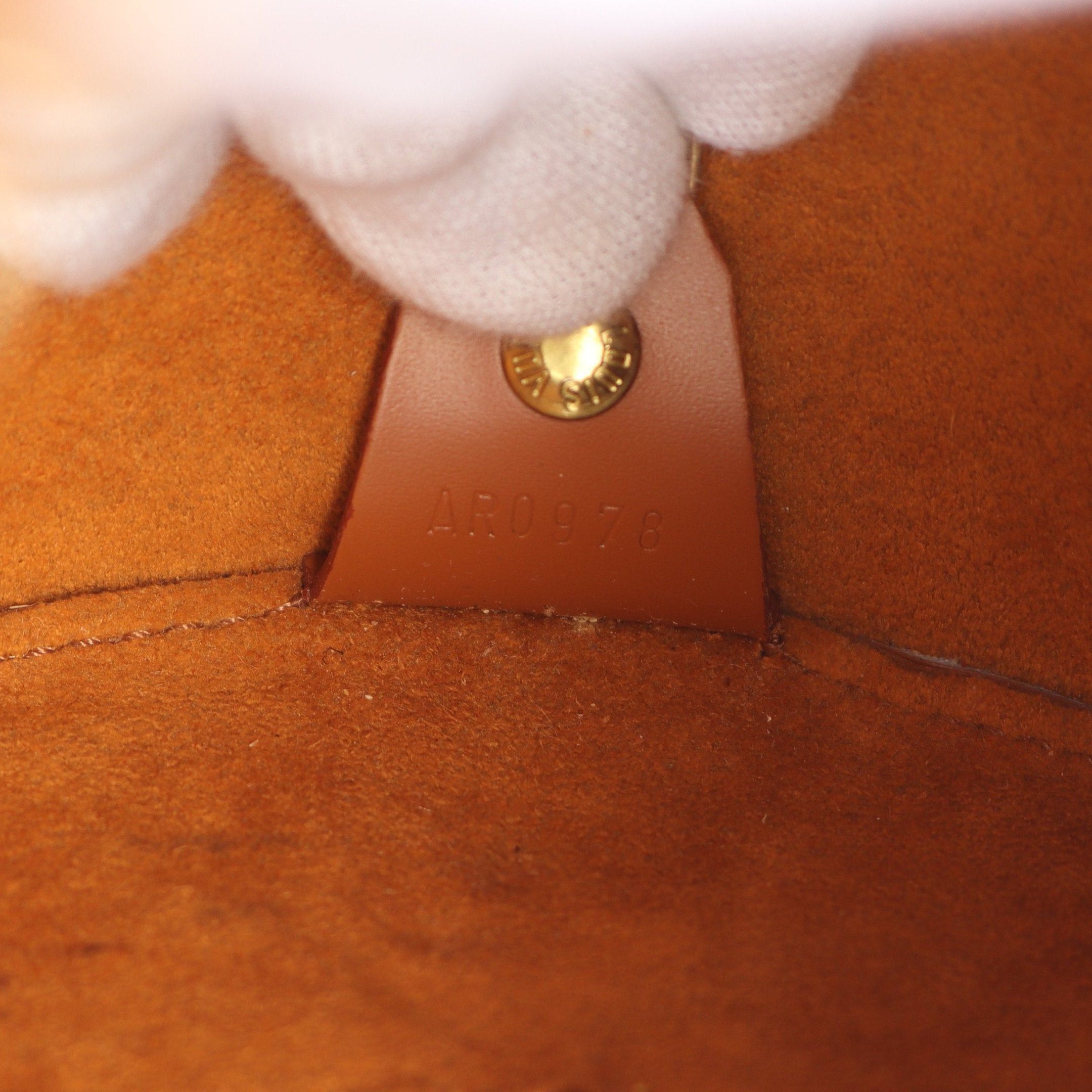 Louis Vuitton Louis Vuitton Soufflot Epi Zipang Gold Handbag Leather Light Brown Size ONE SIZE - 5 Thumbnail