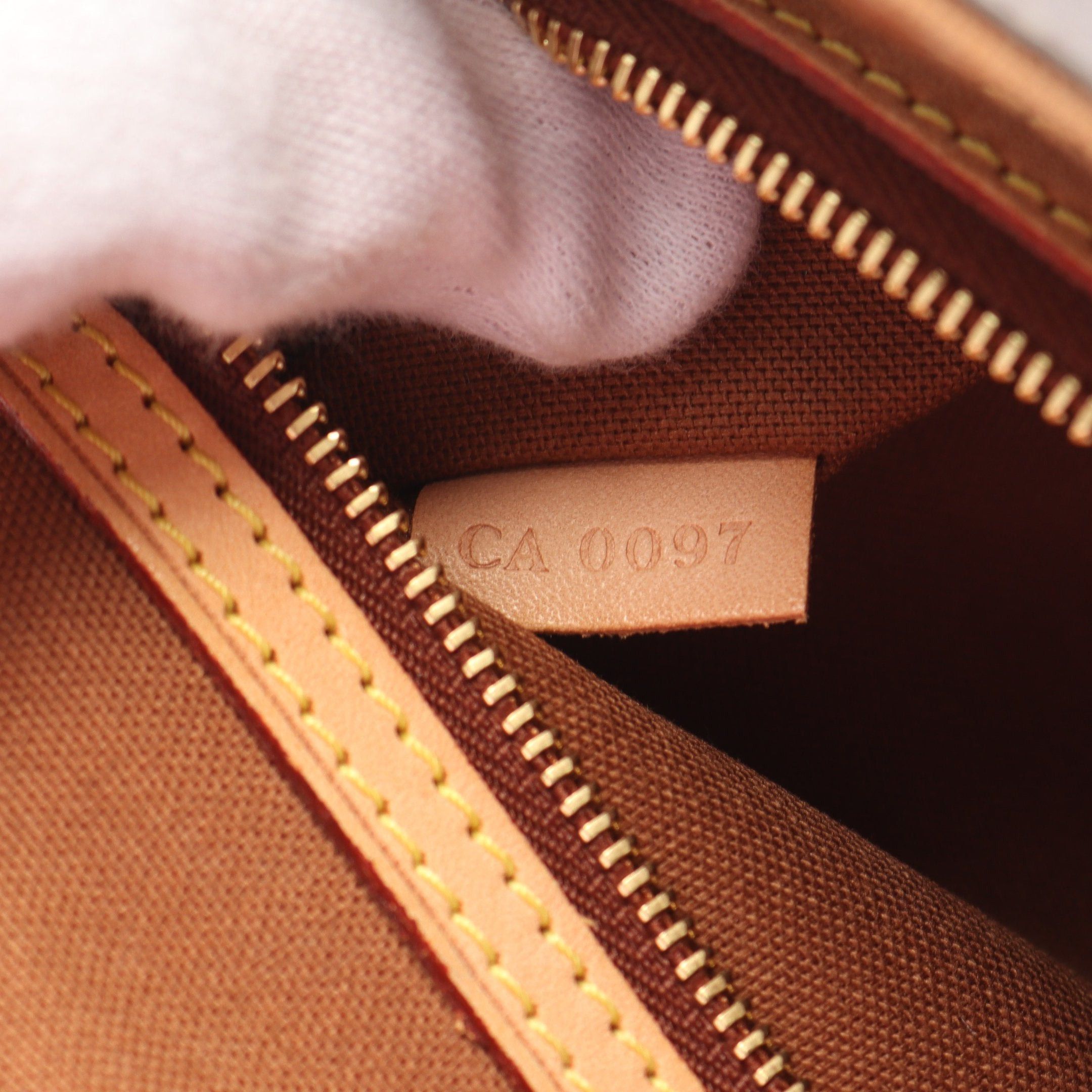 Louis Vuitton Louis Vuitton Aves Monogram Shoulder Bag Leather Brown Size ONE SIZE - 5 Thumbnail