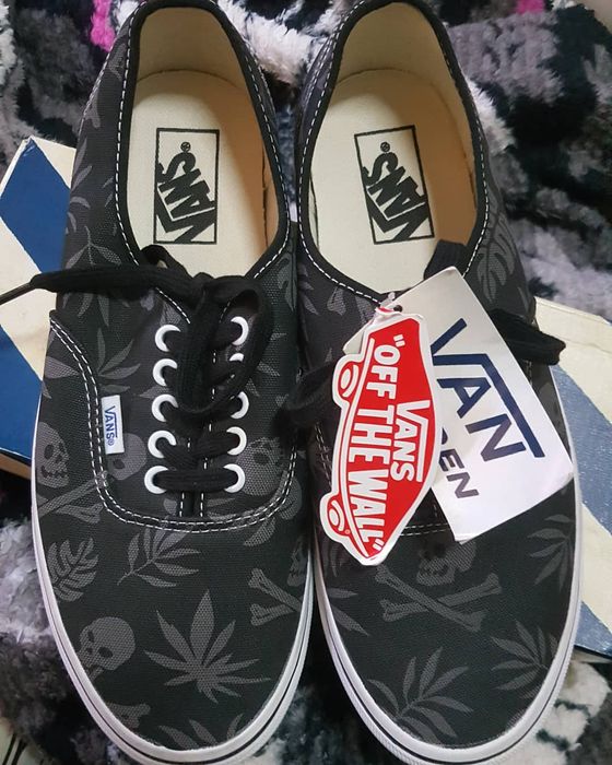 Vans van doren skull store