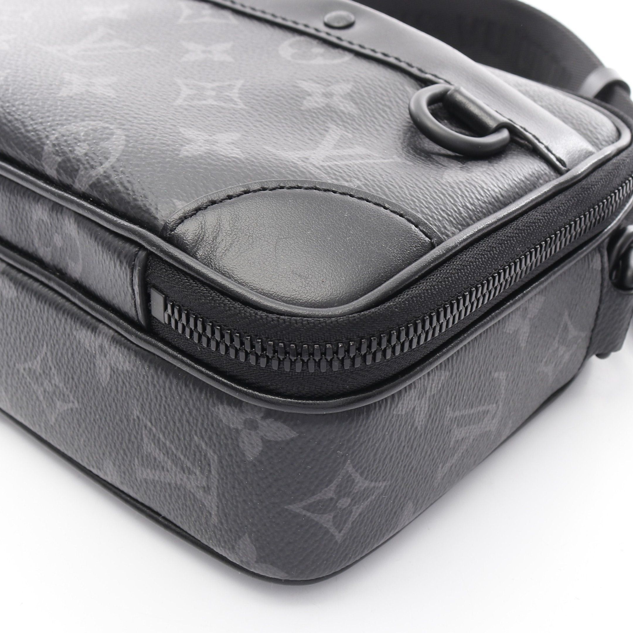 Louis Vuitton Louis Vuitton Alpha Messenger Monogram Eclipse Shoulder Bag Leather Black Size ONE SIZE - 8 Thumbnail
