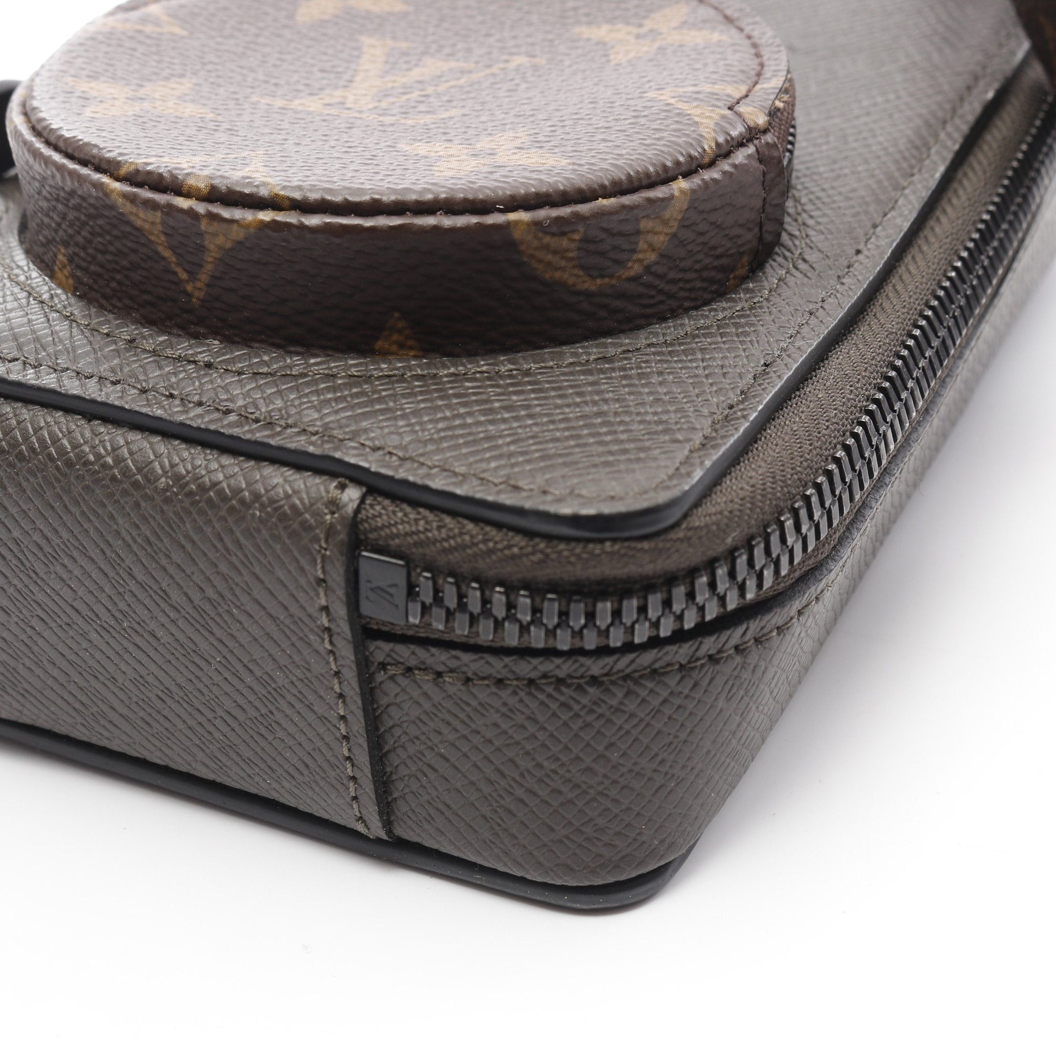 Louis Vuitton Louis Vuitton Phone Box Monogram Taiga Shoulder Bag Leather Brown Dark Gray Size ONE SIZE - 7 Thumbnail