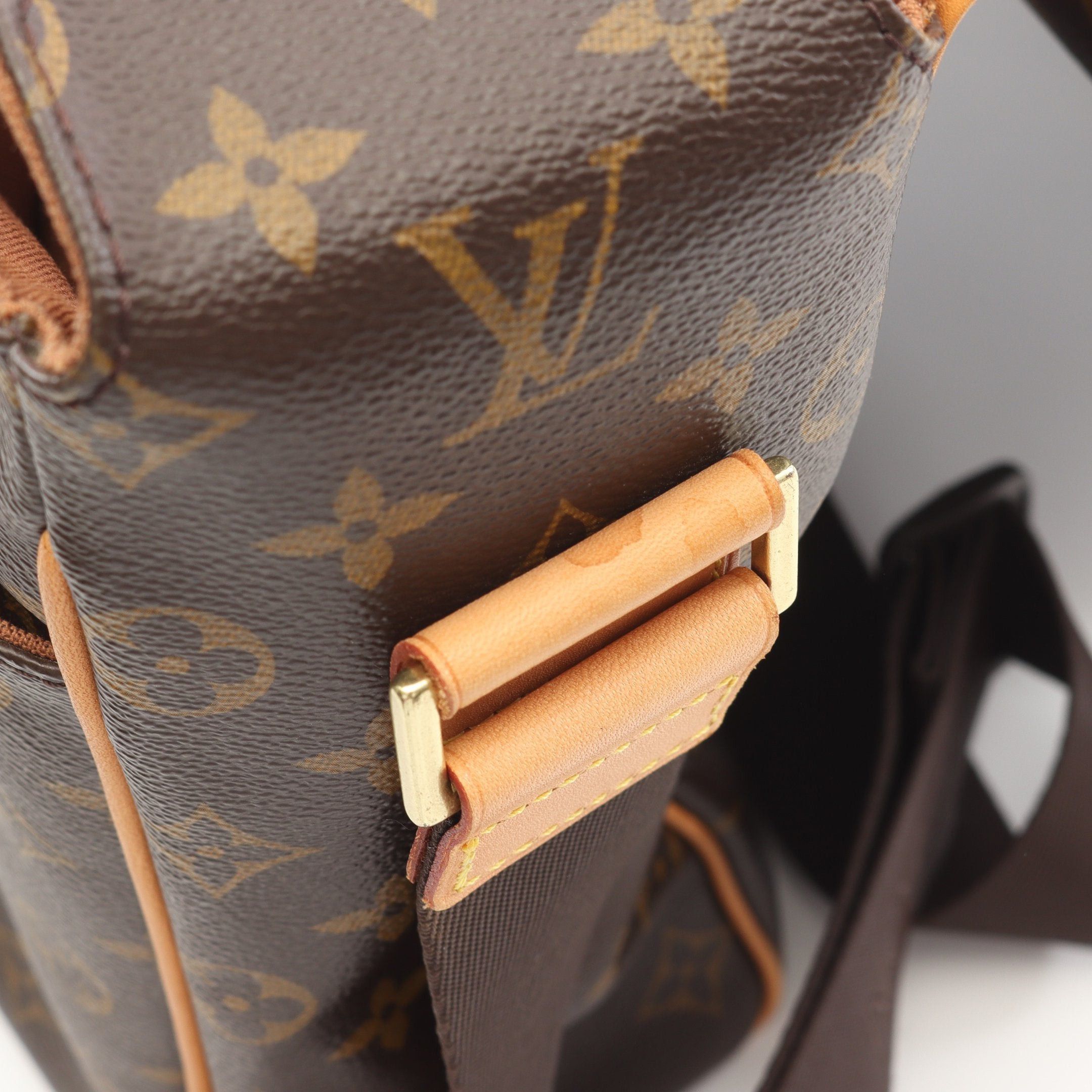 Louis Vuitton Louis Vuitton Aves Monogram Shoulder Bag Leather Brown Size ONE SIZE - 6 Thumbnail