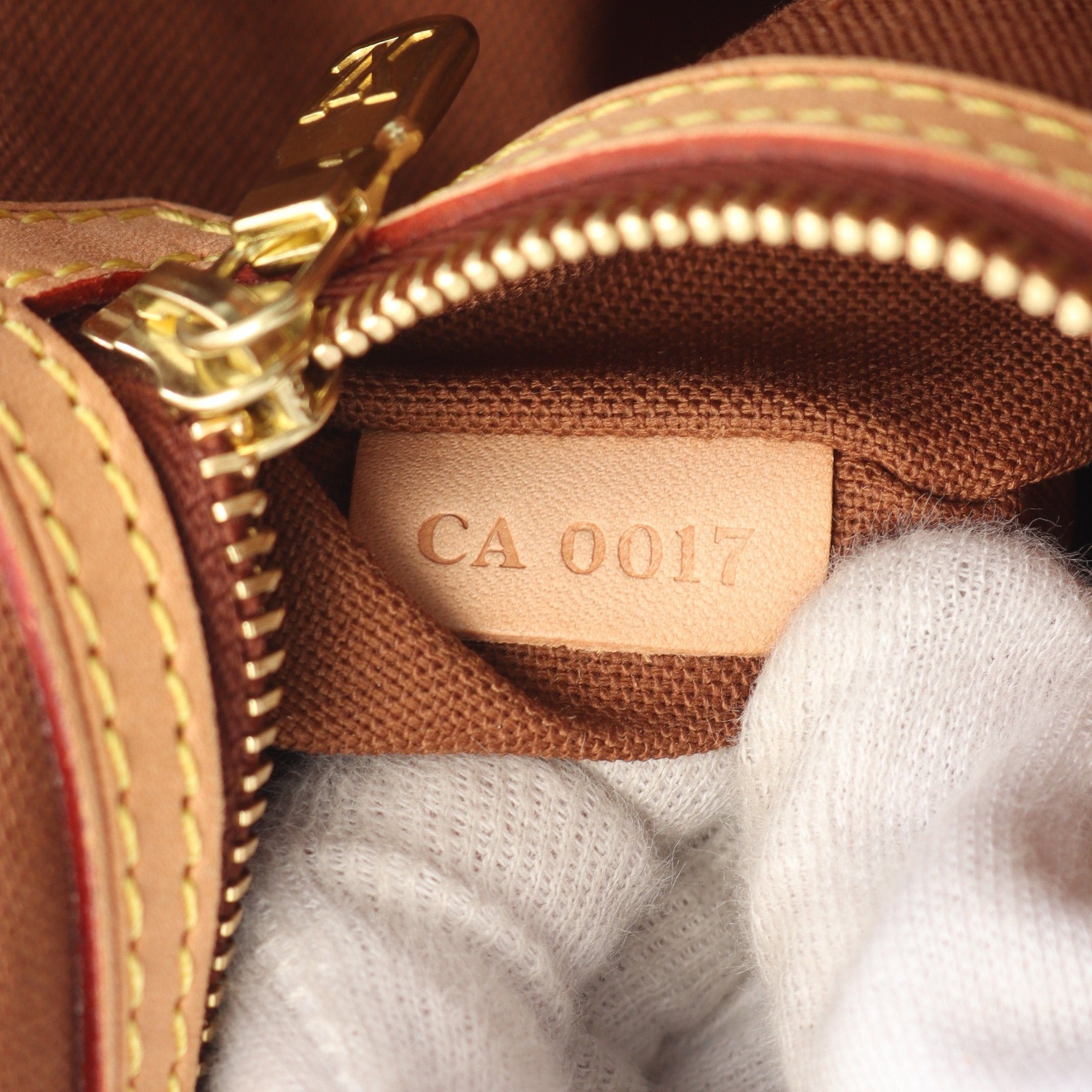 Louis Vuitton Louis Vuitton Aves Monogram Shoulder Bag Leather Brown Size ONE SIZE - 5 Thumbnail