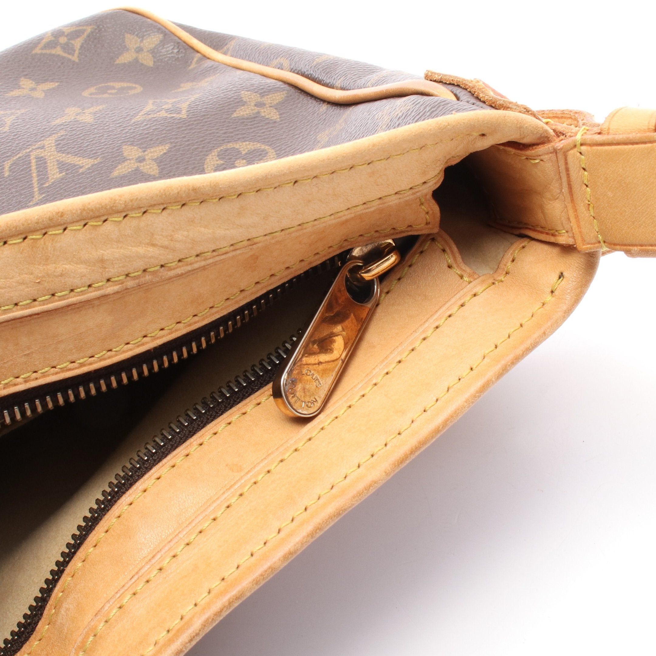 Louis Vuitton Louis Vuitton Hudson Gm Monogram Shoulder Bag Leather Brown Size ONE SIZE - 6 Thumbnail