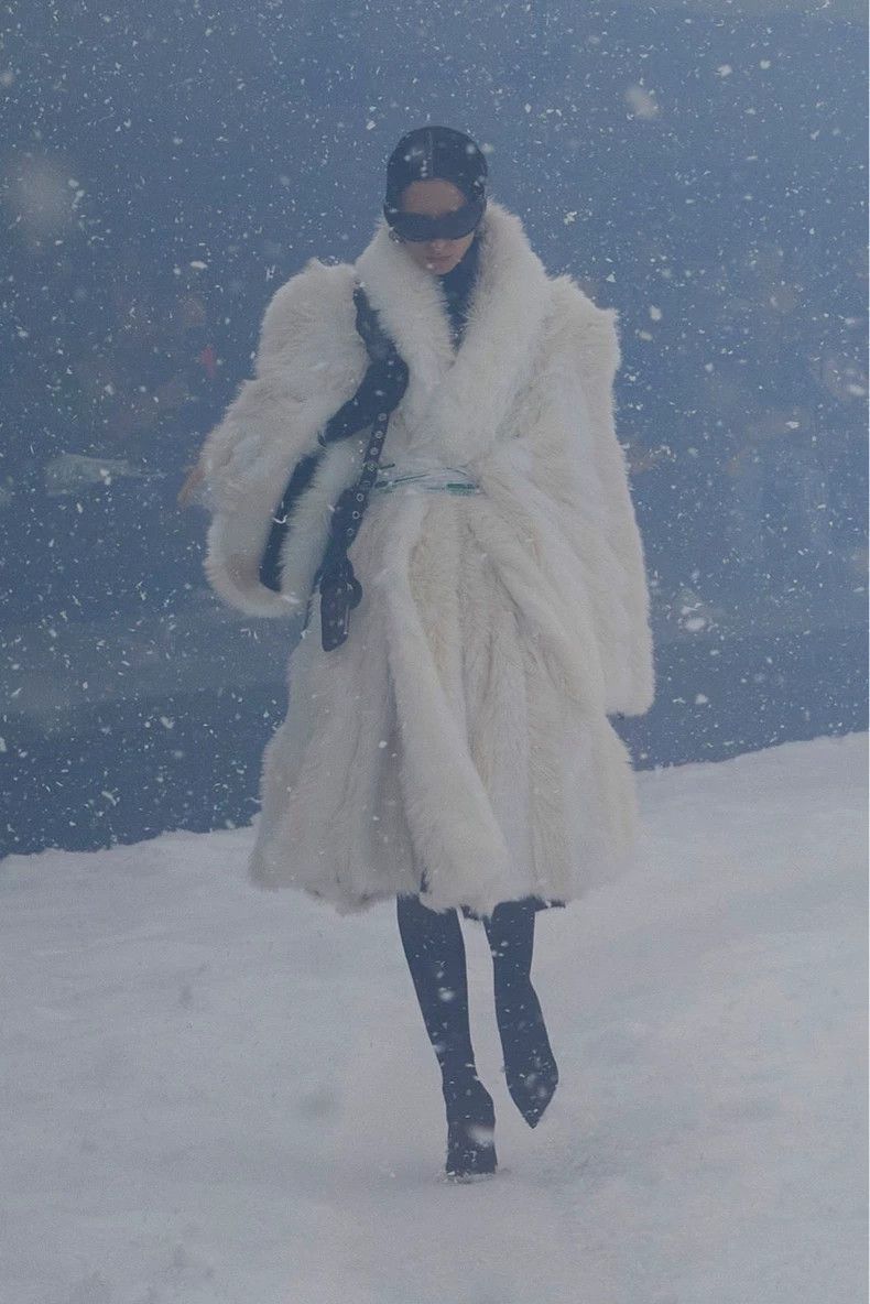 BALENCIAGA FW22 Blizzard Show Bitcoin Graffit -DMC