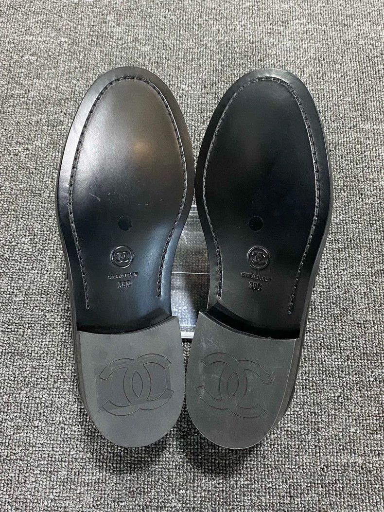 Chanel Black Patent Leather Loafers with Gold Logo Size US 10 / EU 43 - 6 Thumbnail