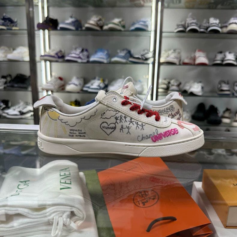 Chanel CHANEL Canvas Graffiti Sneakers Size 37.5 Size US 8 / IT 38 - 4 Thumbnail