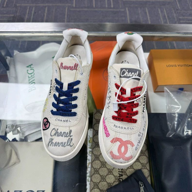 Chanel CHANEL Canvas Graffiti Sneakers Size 37.5 Size US 8 / IT 38 - 2 Thumbnail