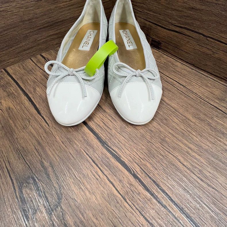 Chanel Chanel White Blue Ballerina Flats Size 36.5 Size US 6 / IT 36 - 6 Thumbnail