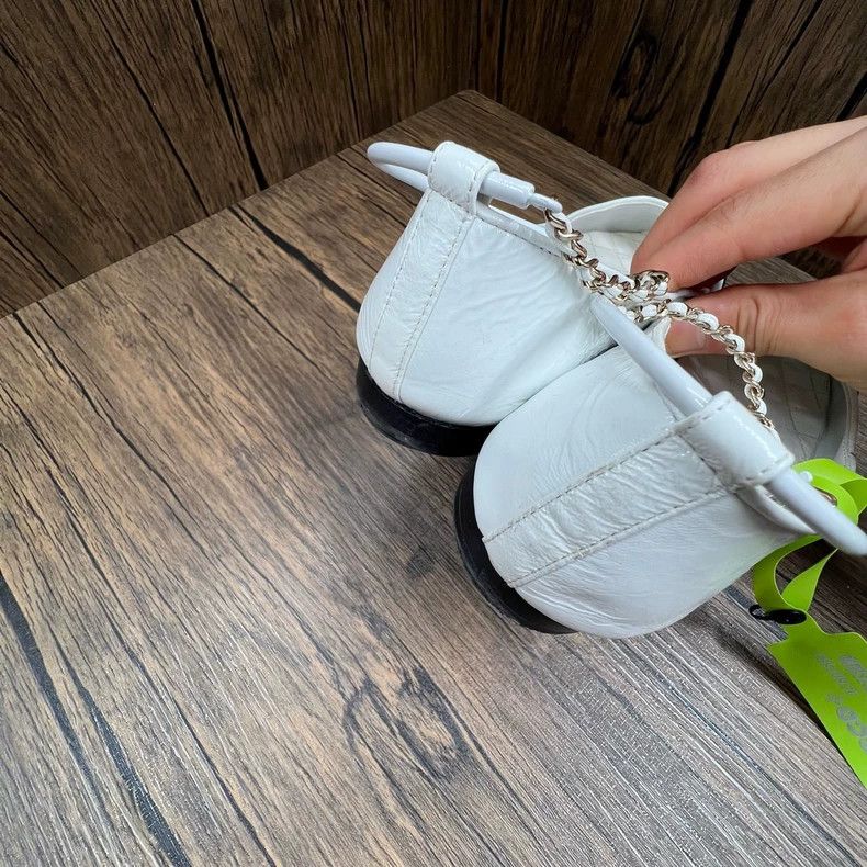 Chanel Chanel Two-Tone Mary Jane Shoes Size 36.5 Size US 6 / IT 36 - 6 Thumbnail