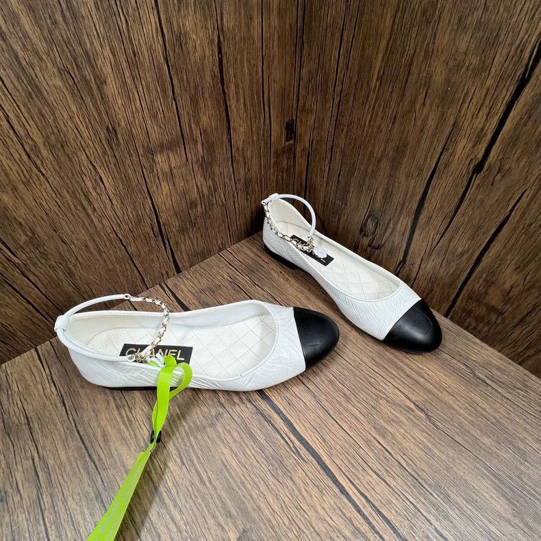 Chanel Chanel Two-Tone Mary Jane Shoes Size 36.5 Size US 6 / IT 36 - 5 Thumbnail