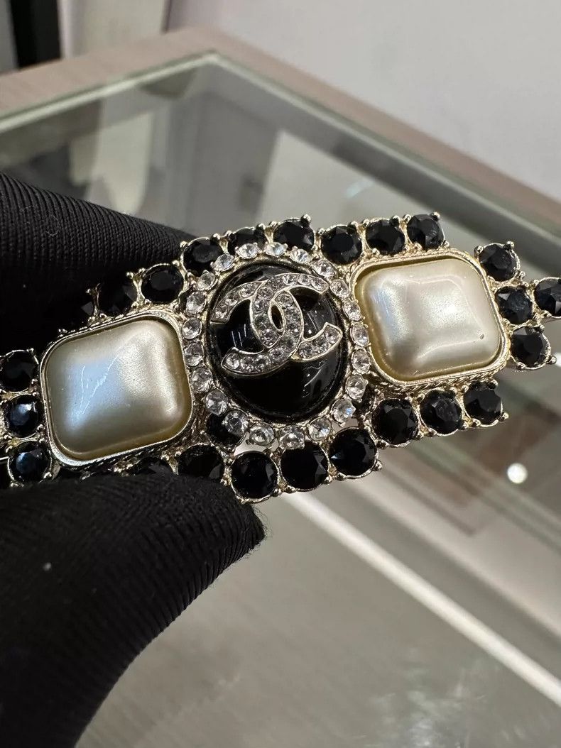 Chanel Chanel Pearl Crystal Double C Hair Clip Size ONE SIZE - 3 Thumbnail