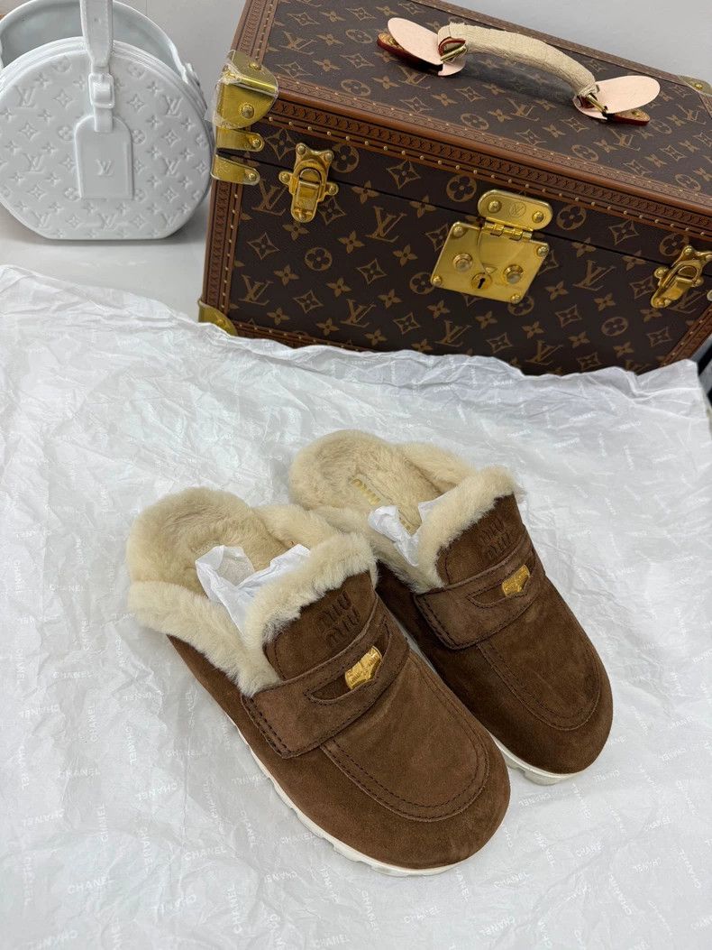 Miu Miu Miu Miu Suede Fur Slippers Size 38 Size US 8 / IT 38 - 4 Thumbnail