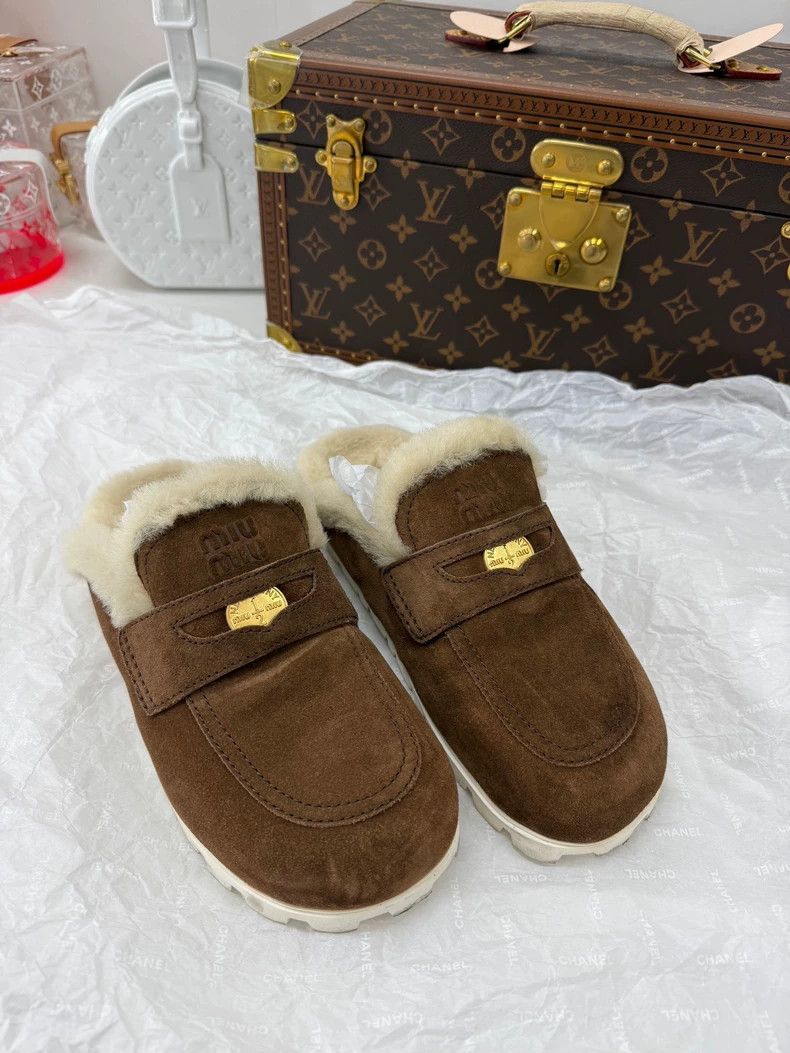 Miu Miu Miu Miu Suede Fur Slippers Size 38 Size US 8 / IT 38 - 2 Thumbnail