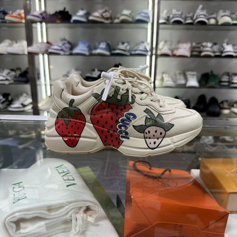 Gucci GUCCI Strawberry Dad Sneakers Size 34.5 Size US 8 / IT 38 - 2 Thumbnail