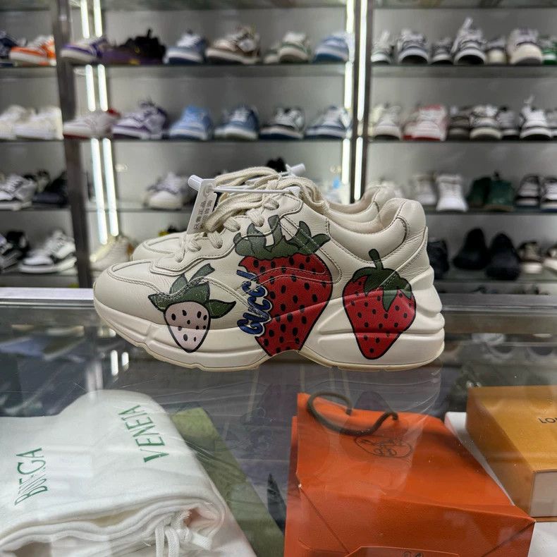 Gucci GUCCI Strawberry Dad Sneakers Size 34.5 Size US 8 / IT 38 - 3 Thumbnail