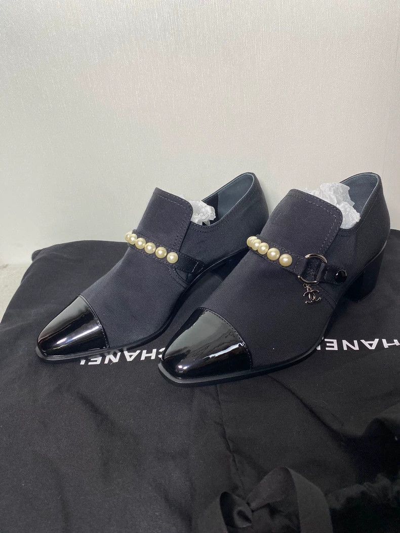Chanel Chanel Pearl Detail Chunky Heel Shoes Size US 8 / IT 38 - 2 Thumbnail
