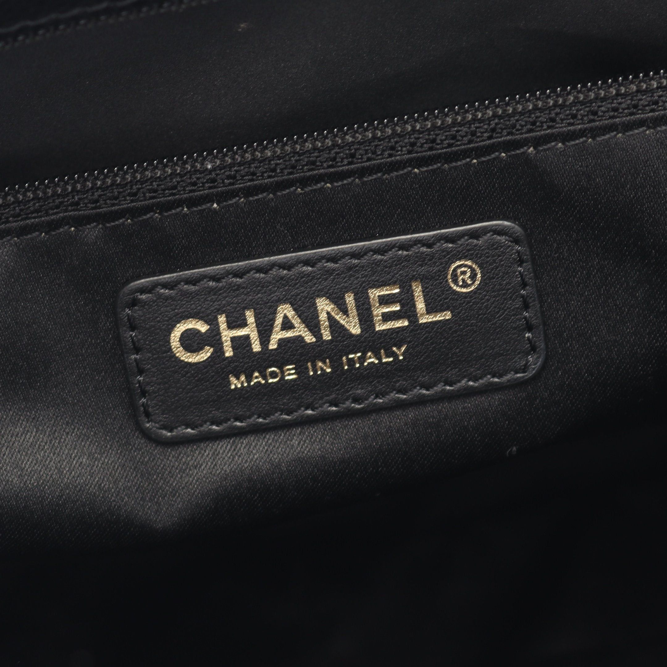 Chanel Chanel Matelasse Grand Shopping Gst Chain Shoulder Bag Tote Caviar Skin Black Gold Hardware Size ONE SIZE - 4 Thumbnail