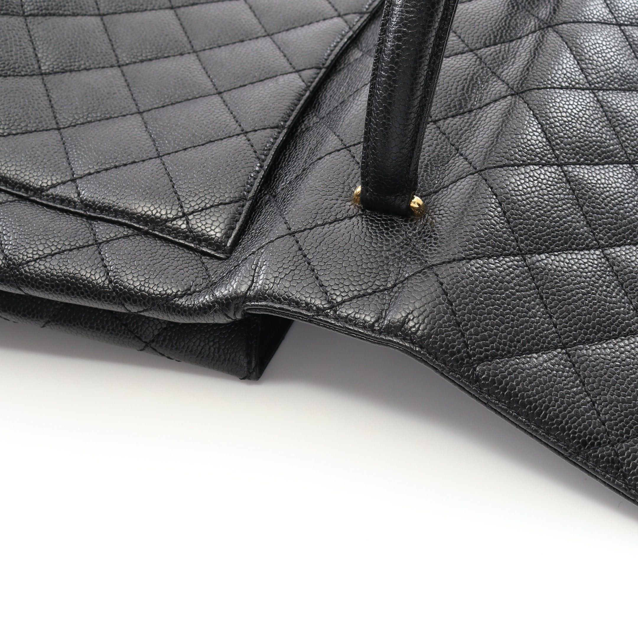 Chanel Chanel Matelasse Handbag Caviar Skin Black Gold Hardware Size ONE SIZE - 8 Thumbnail