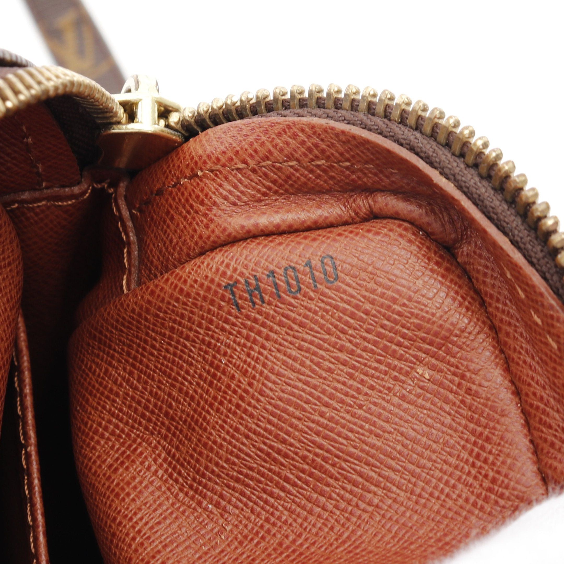 Louis Vuitton Louis Vuitton Amazon Monogram Shoulder Bag Leather Brown Size ONE SIZE - 5 Thumbnail
