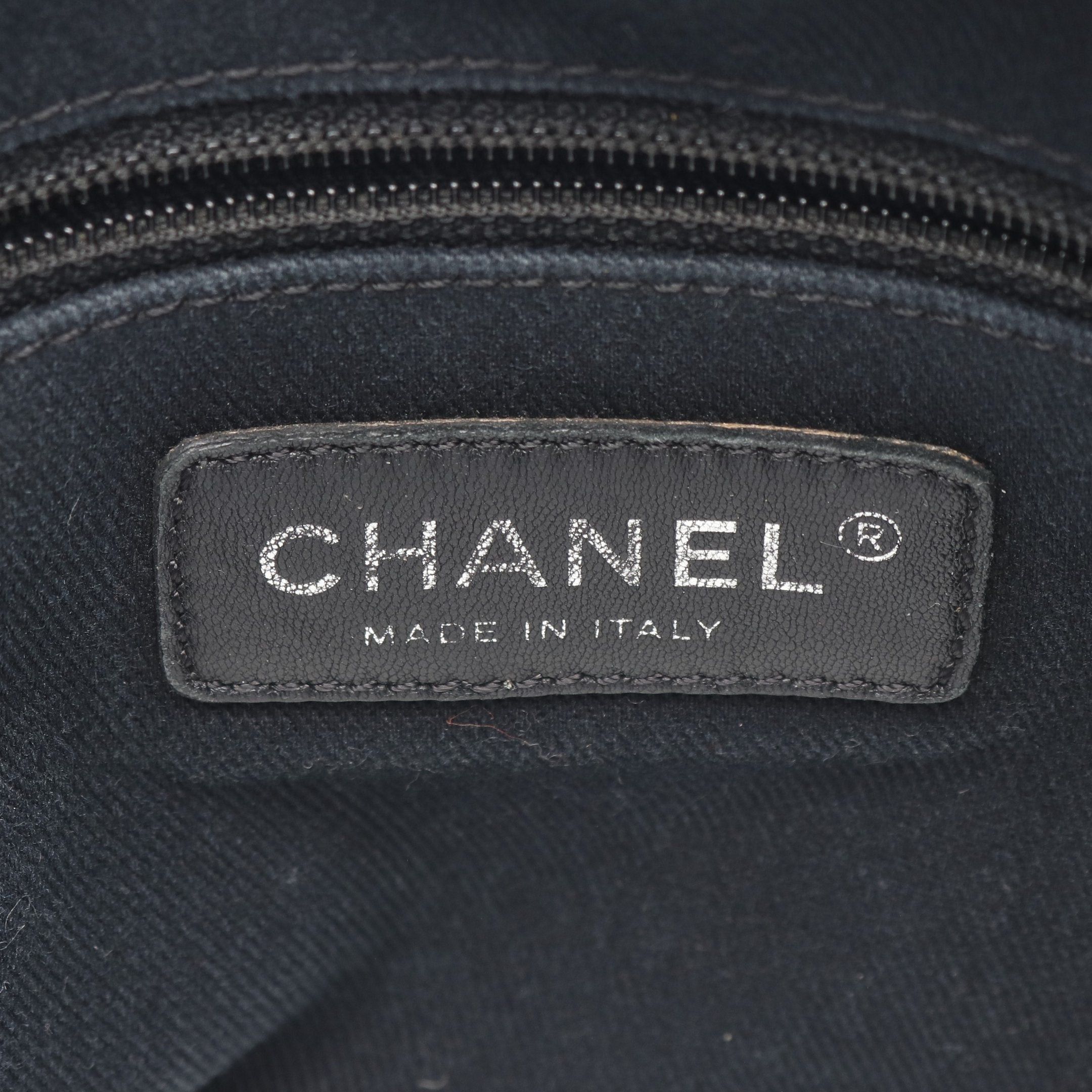 Chanel Chanel Matelasse Chain Shoulder Bag Tote Caviar Skin Black Silver Hardware Size ONE SIZE - 4 Thumbnail