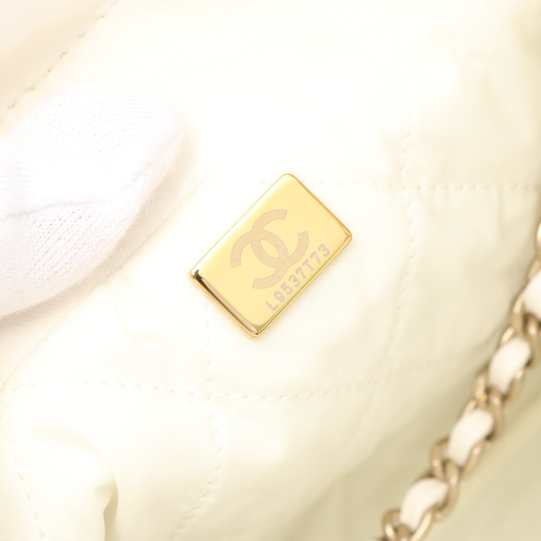 Chanel Chanel Chanel 22 Mini Chain Shoulder Bag Leather White Gold Hardware Size ONE SIZE - 5 Thumbnail