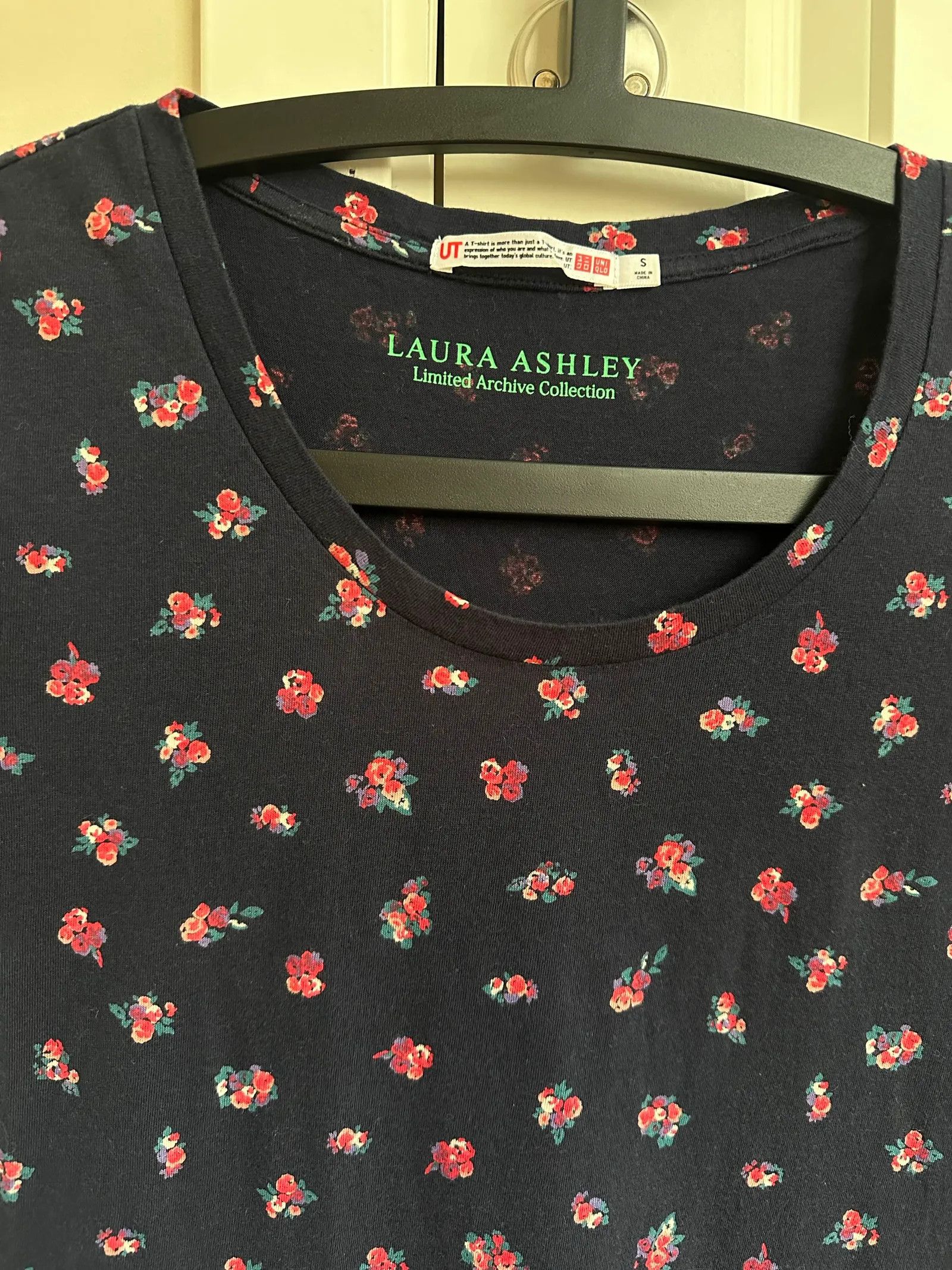 Uniqlo Laura Ashley Exlusive Collection Uniqlo Short Sleeve T-shirt Size S / US 4 / IT 40 - 2 Thumbnail