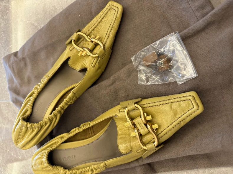 Bottega Veneta BV Madame Series Lock Mule Shoes in Cream Yellow Size US 8 / IT 38 - 2 Thumbnail