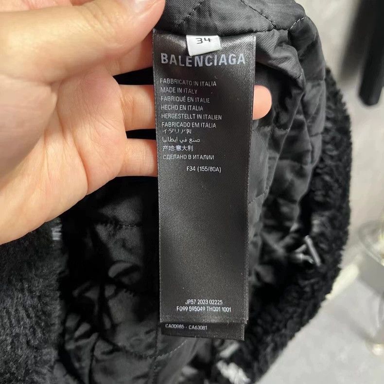 Balenciaga Balenciaga Black Faux Fur Zip-Up Jacket Size US S / EU 44-46 / 1 - 3 Thumbnail