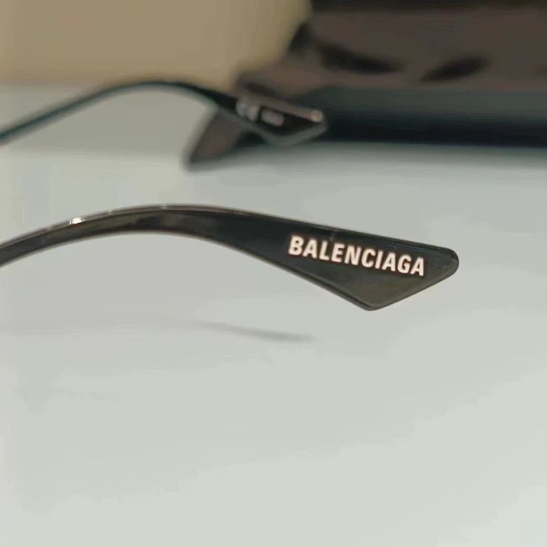 Balenciaga Balenciaga BB Logo Sunglasses in Black Size ONE SIZE - 4 Thumbnail