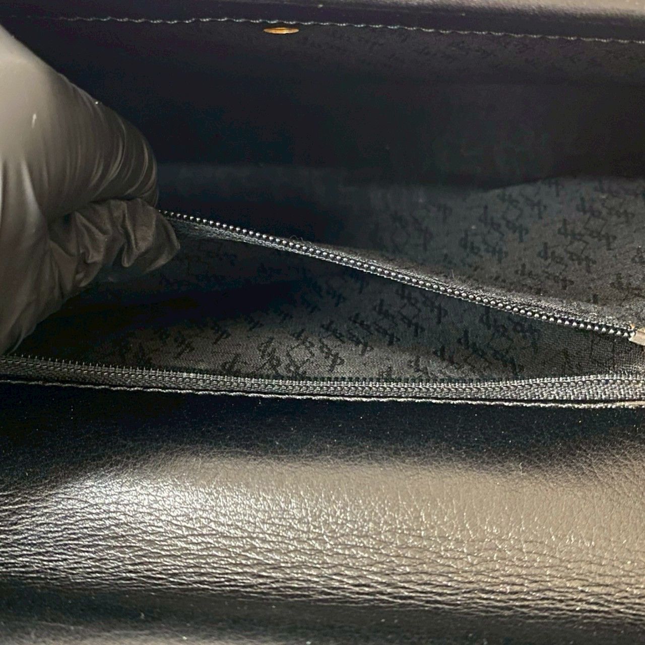 Yves Saint Laurent Yves Saint Laurent Yves Saint Laurent Leather Handbag Leather Handbag Size ONE SIZE - 11 Thumbnail