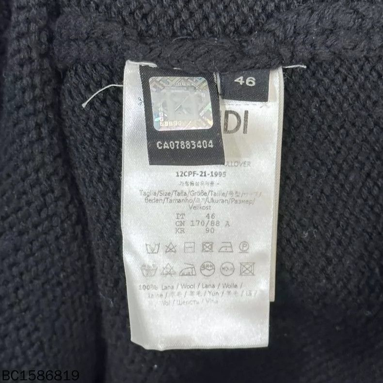 FENDI Logo Knitted Sweater in Black