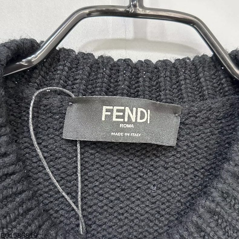 FENDI Logo Knitted Sweater in Black
